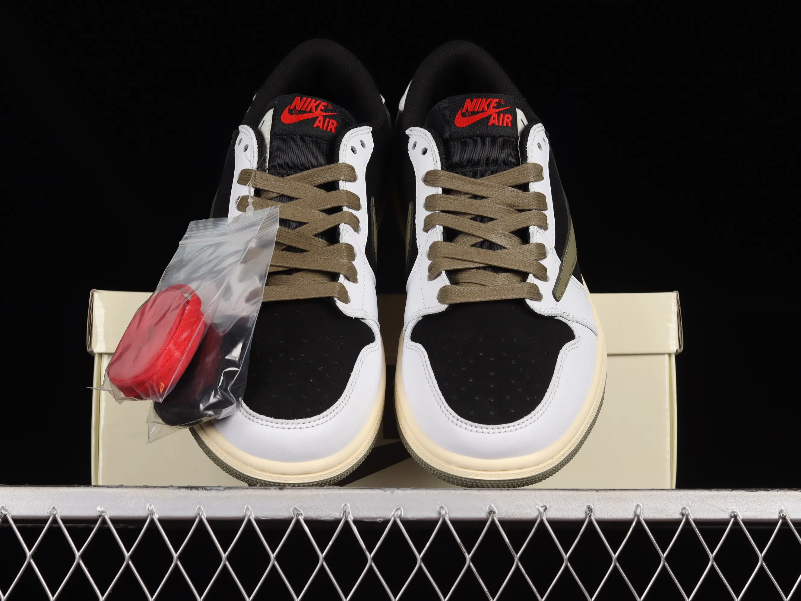 All Categories Air Jordan Jordan Series Basketball Shoes Air Jordan 1 Low Travis Scott x Air Jordan 1 Low OG AJ1 Joe 1 Reverse Overhead Joint Style Casual Sports Basketball Shoes DZ4317-106